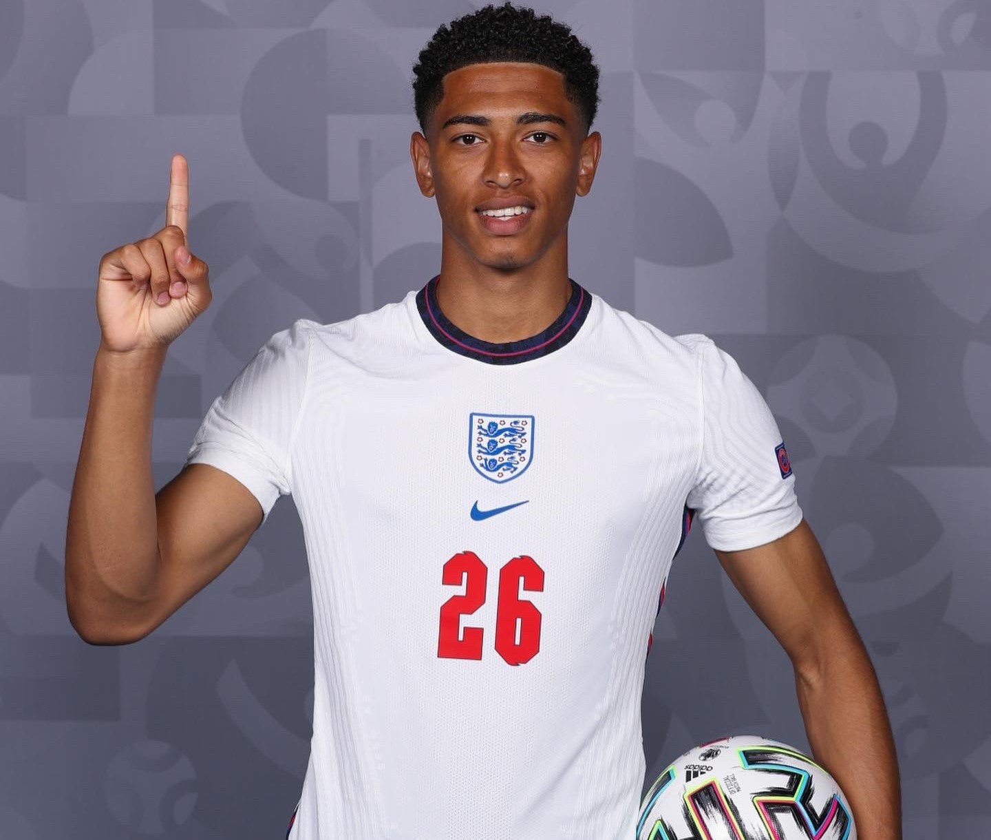 LPL冠军中单晚节不保！单局1-8刷新下限，观众喊话官方：严查账户