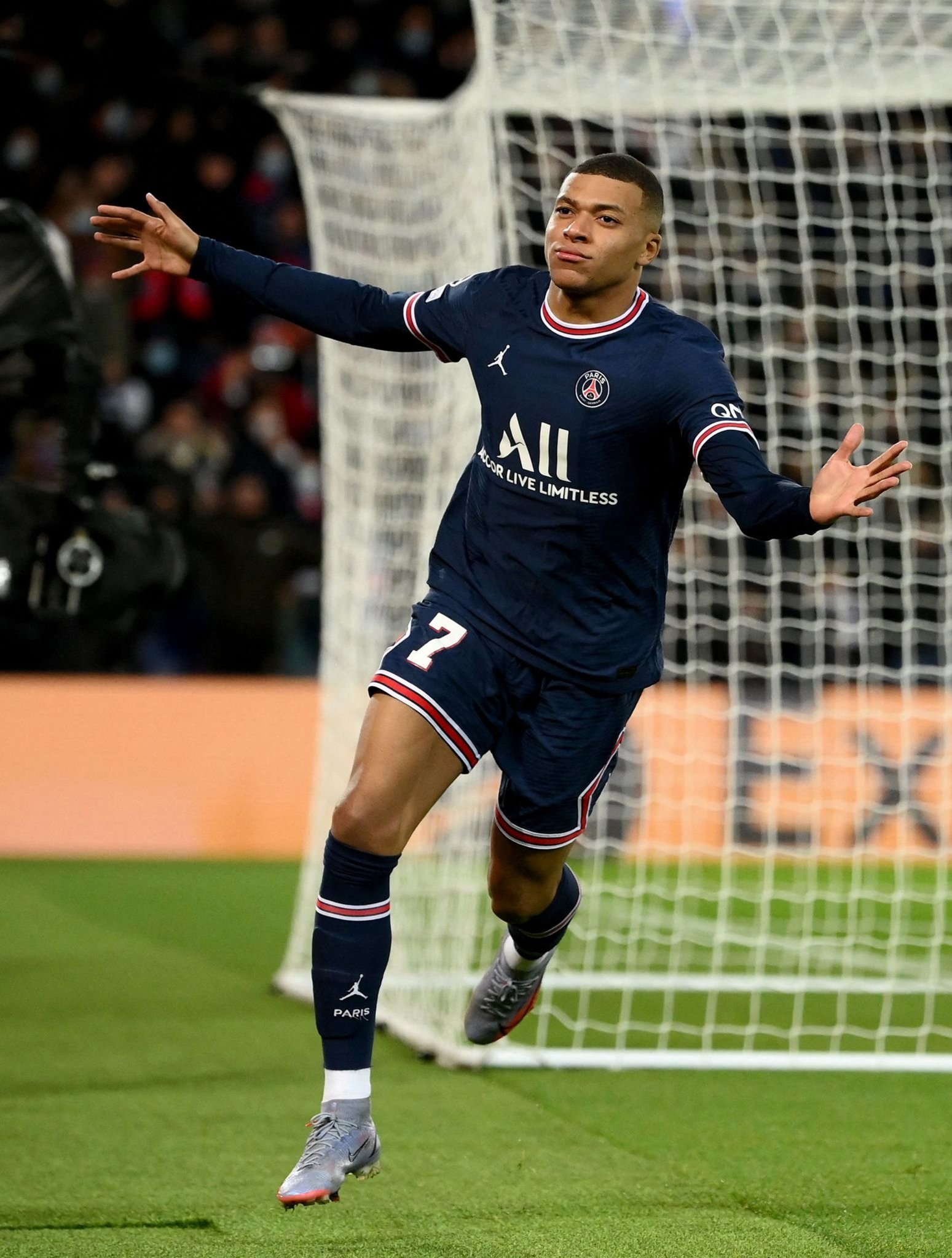 BLG2-1惊险击败WE，拿下7连胜！cube奥恩疯狂失误，WE痛失好局