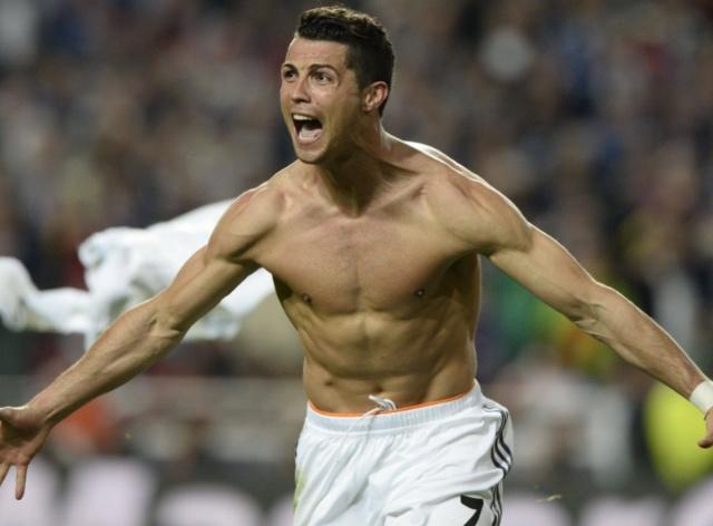 [国内足球]高天意任意球开出 安德烈-路易斯梅开二度