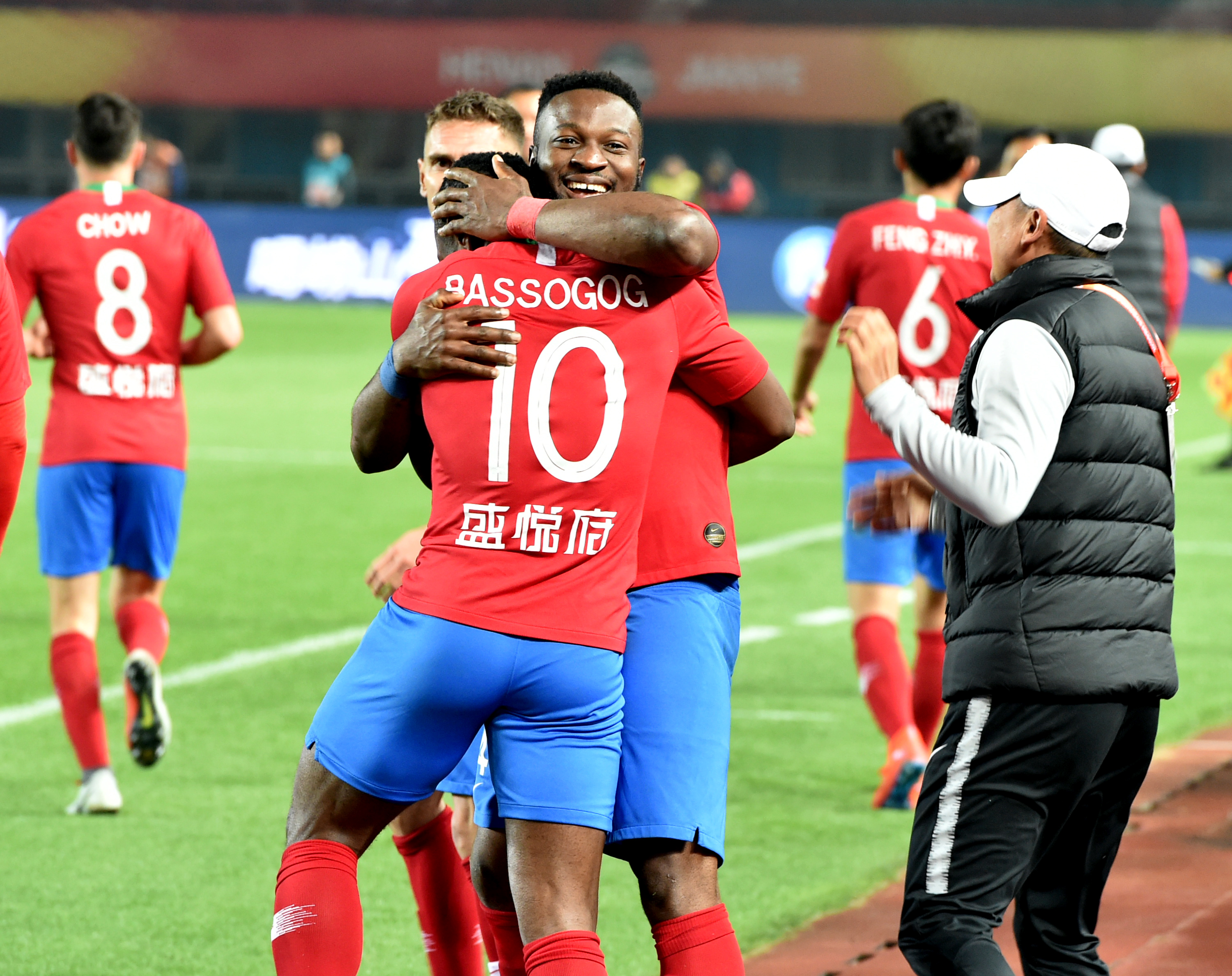 大胜25分抡圆了，湖人做对4件事，一人适合打替补，一人是风向标